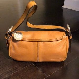Kenneth Cole Reaction soft real leather shoulder bag.  In good condition.